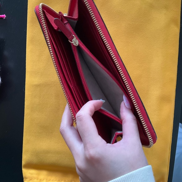 Michael Kors Red Wallet - Picture 4 of 5